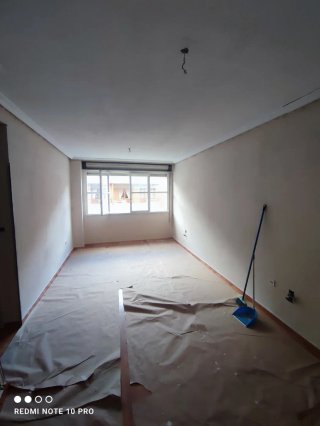 Se realiza trabajo de pintura y parquet. Etc...
