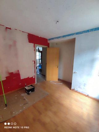 Se realiza trabajo de pintura y parquet. Etc...