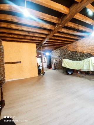 Se realiza trabajo de pintura y parquet. Etc...