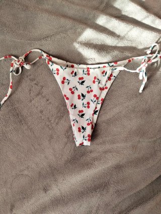 Braguita de bikini con estampado de cerezas