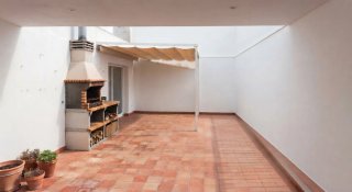 Vivienda con terraza 08820