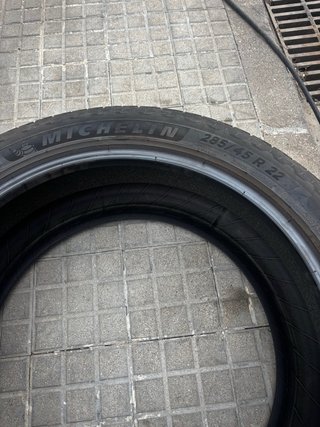 Neumático Michelin 285/45 R22 Ai dos 30 cada uno