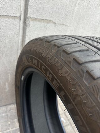 Neumático Michelin 285/45 R22 Ai dos 30 cada uno