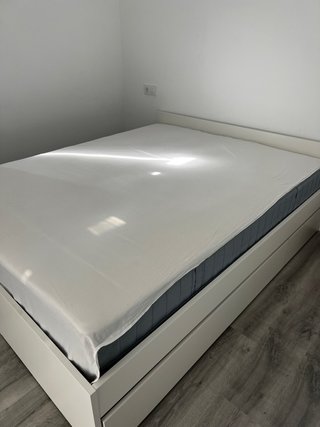 Cama Blanca con Colchón y Somier