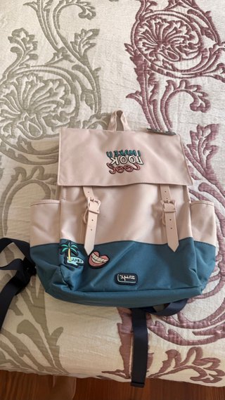 Mochila rosa y verde con parches