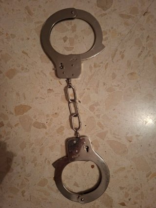 Esposas metálicas disfraz policía