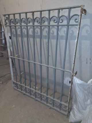 Reja de hierro forjado alto 1,46 x ancho 1,26