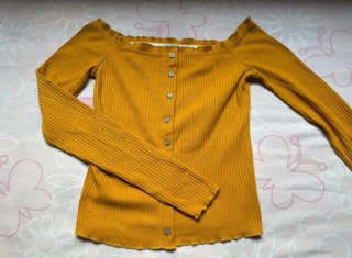 Camiseta manga larga amarilla botones
