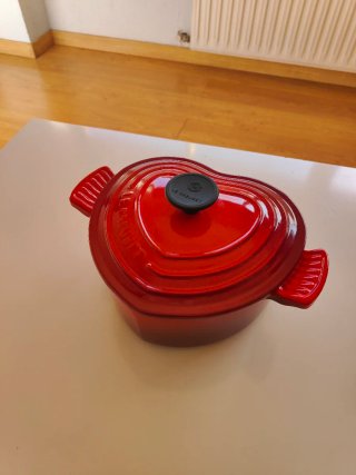Olla Corazón Le Creuset 2L Hierro Fundido Roja