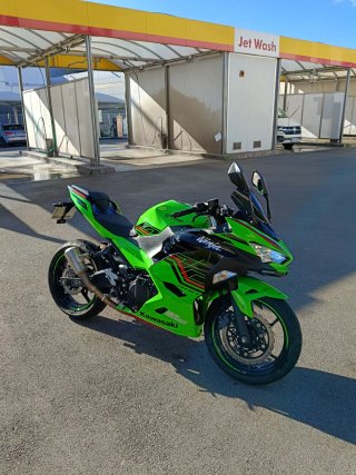 Kawasaki Ninja 400 KRT 2023