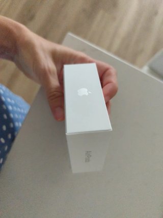 AirPods 4 Apple