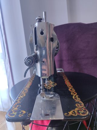 Máquina de coser antigua ALPA