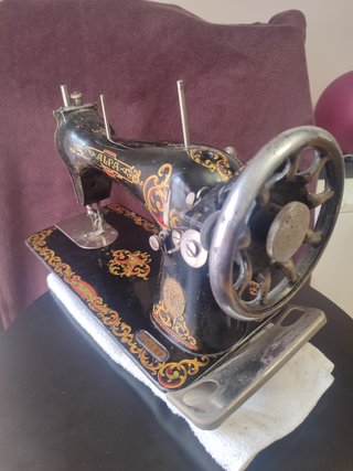 Máquina de coser antigua ALPA