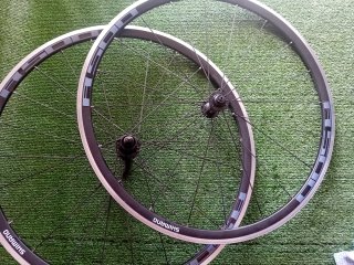 Juego ruedas Shimano WH-R501 carretera 700c QR