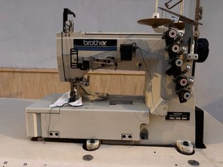 Máquina de Coser Industrial Brother FD4-B272