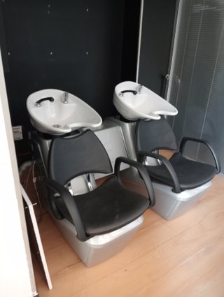 2 sillones de peluquería con lavacabezas y otros