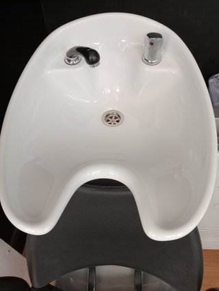 2 sillones de peluquería con lavacabezas y otros