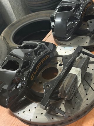 Kit Frenos Akebono 6 Pistones + Discos 390mm