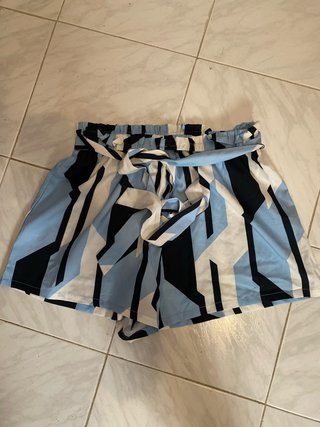 Shorts de mujer con estampado geométrico