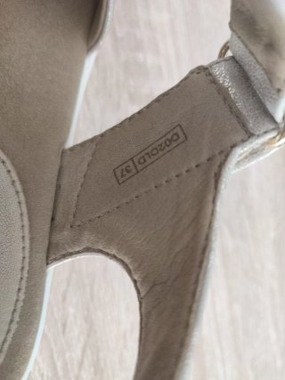 Sandalias Geox de color champagne