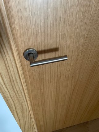 Puerta de madera de paso