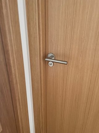 Puerta de madera de paso
