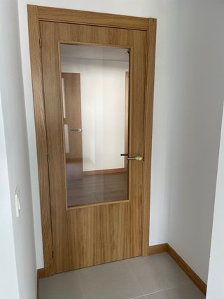 Puerta de madera de paso