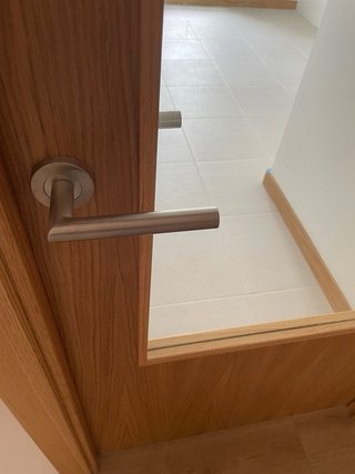 Puerta de madera de paso