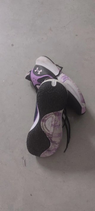 Zapatillas baloncesto mujer Under Armour negras/mo