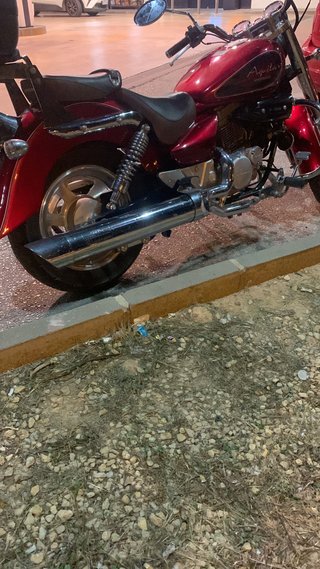 Hyosung Aquila Roja