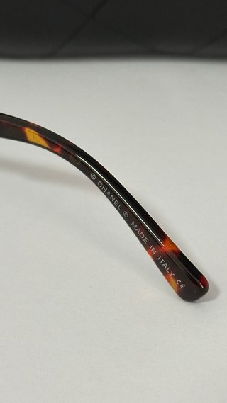 Gafas de sol que realzan la forma del rostro