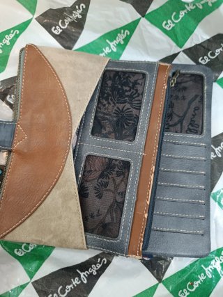Monedero Anelle estampado floral y marrón