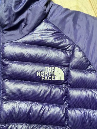 Chaqueta The North Face plumífera morada