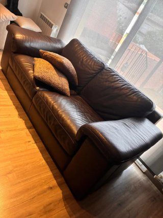 Sofá de piel marrón Natuzzi