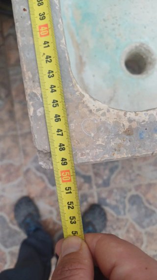 Pila de lavar de piedra con patas