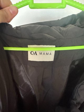 Abrigo premamá y porteo C&A negro