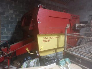 Rotoempacadora New Holland 835