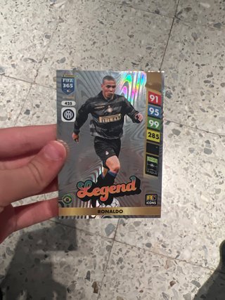 Carta Panini FIFA 365 Ronaldo Legend