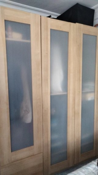Armario Ikea de Madera,Tres puertas