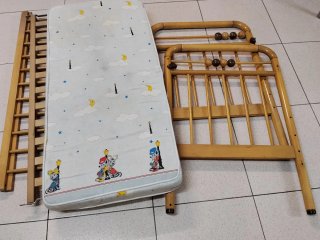 Cuna de bebé de madera