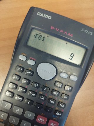 Calculadora Científica Casio fx-82MS