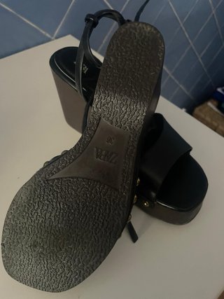 Sandalias de tacón Zara negras