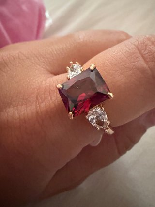 Anillo con Piedra Roja