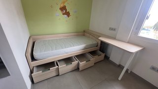 Cama individual con escritorio