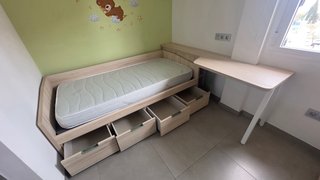 Cama individual con escritorio