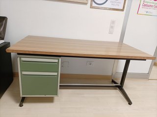 Mesa de oficina redonda de madera