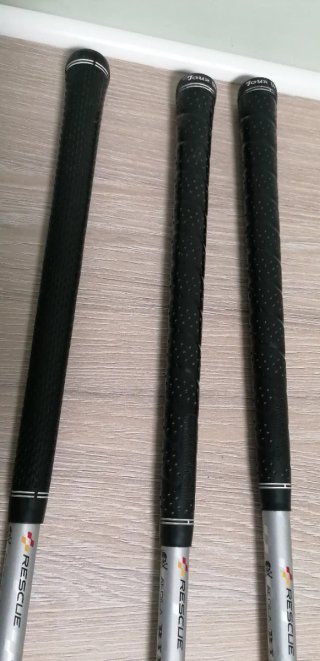 3 Palos de Golf Híbridos TaylorMade Rescue