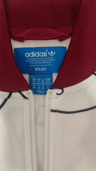 Chaqueta Adidas Rita Ora Burdeos y Blanca