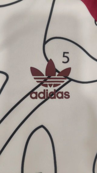 Chaqueta Adidas Rita Ora Burdeos y Blanca