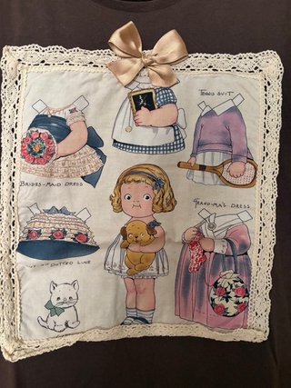 Camiseta Marrón con Estampado Vintage Bordado